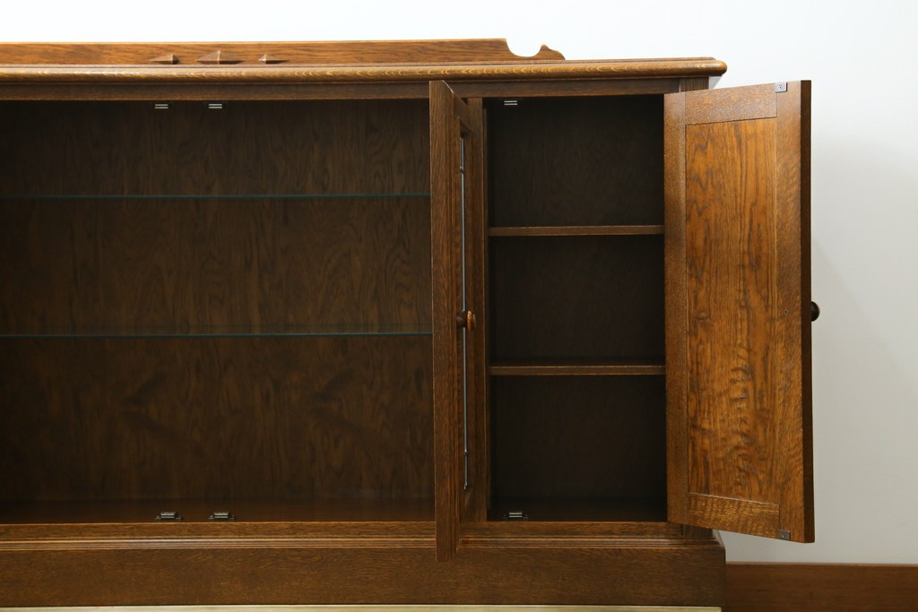 中古　美品　三越家具　COUNTRY HOUSE(カントリーハウス)　Brugge(ブルージュ)　素材の美しさが引き立つステンドグラス入りのサイドボード　(R-087478)