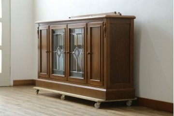 中古　美品　三越家具　COUNTRY HOUSE(カントリーハウス)　Brugge(ブルージュ)　素材の美しさが引き立つステンドグラス入りのサイドボード　(R-087478)
