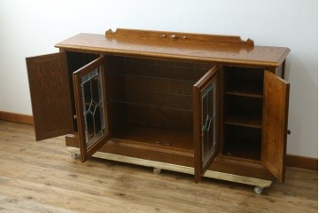中古　美品　三越家具　COUNTRY HOUSE(カントリーハウス)　Brugge(ブルージュ)　素材の美しさが引き立つステンドグラス入りのサイドボード　(R-087478)
