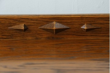 中古　美品　三越家具　COUNTRY HOUSE(カントリーハウス)　Brugge(ブルージュ)　素材の美しさが引き立つステンドグラス入りのサイドボード　(R-087478)