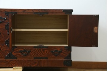 中古　美品　菊幸　岩谷堂箪笥　欅(ケヤキ)材　力強い杢目が目を惹く漆塗りのローボード　(R-087482)