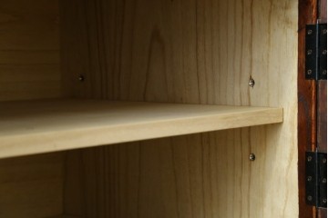 中古　美品　菊幸　岩谷堂箪笥　欅(ケヤキ)材　力強い杢目が目を惹く漆塗りのローボード　(R-087482)