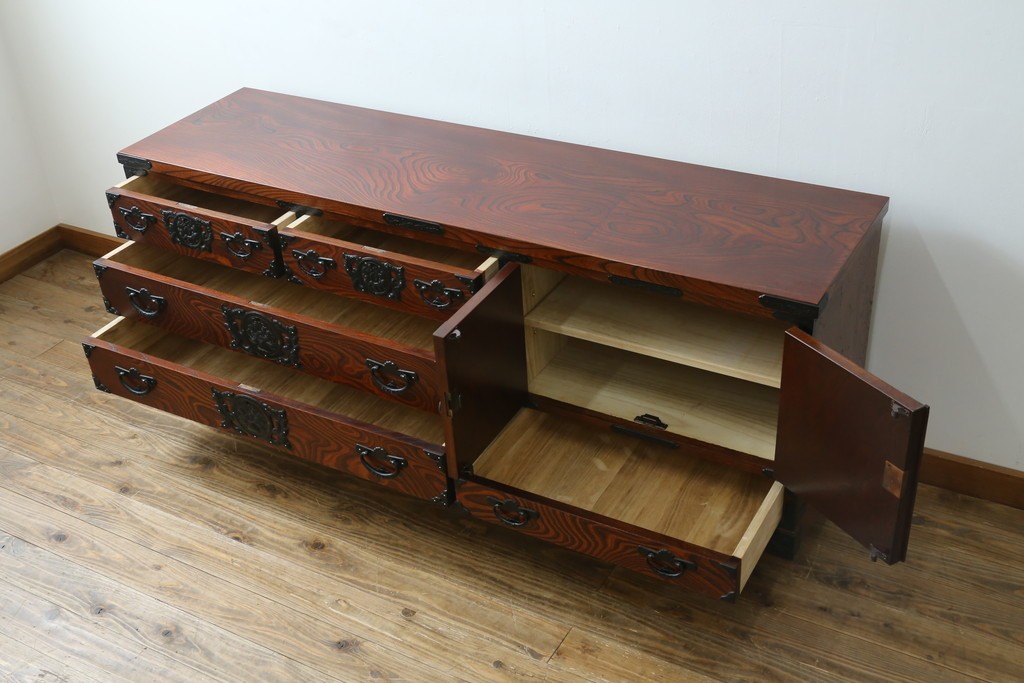 中古　美品　菊幸　岩谷堂箪笥　欅(ケヤキ)材　力強い杢目が目を惹く漆塗りのローボード　(R-087482)