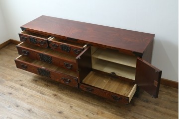 中古　美品　菊幸　岩谷堂箪笥　欅(ケヤキ)材　力強い杢目が目を惹く漆塗りのローボード　(R-087482)