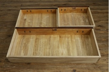 中古　美品　菊幸　岩谷堂箪笥　欅(ケヤキ)材　力強い杢目が目を惹く漆塗りのローボード　(R-087482)