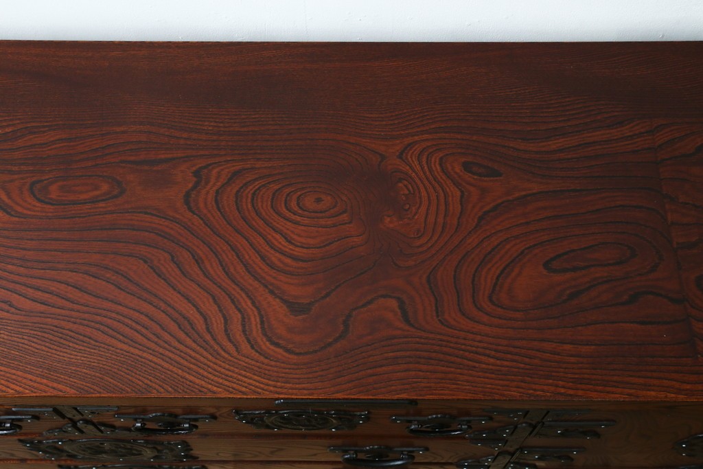 中古　美品　菊幸　岩谷堂箪笥　欅(ケヤキ)材　力強い杢目が目を惹く漆塗りのローボード　(R-087482)