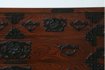 中古　美品　菊幸　岩谷堂箪笥　欅(ケヤキ)材　力強い杢目が目を惹く漆塗りのローボード　(R-087482)