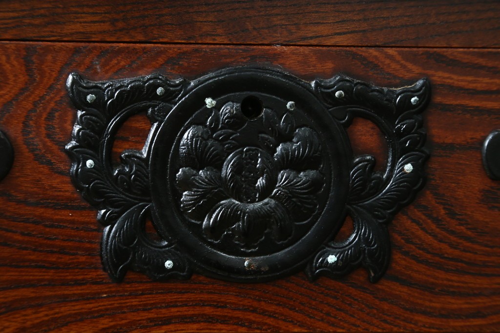 中古　美品　菊幸　岩谷堂箪笥　欅(ケヤキ)材　力強い杢目が目を惹く漆塗りのローボード　(R-087482)