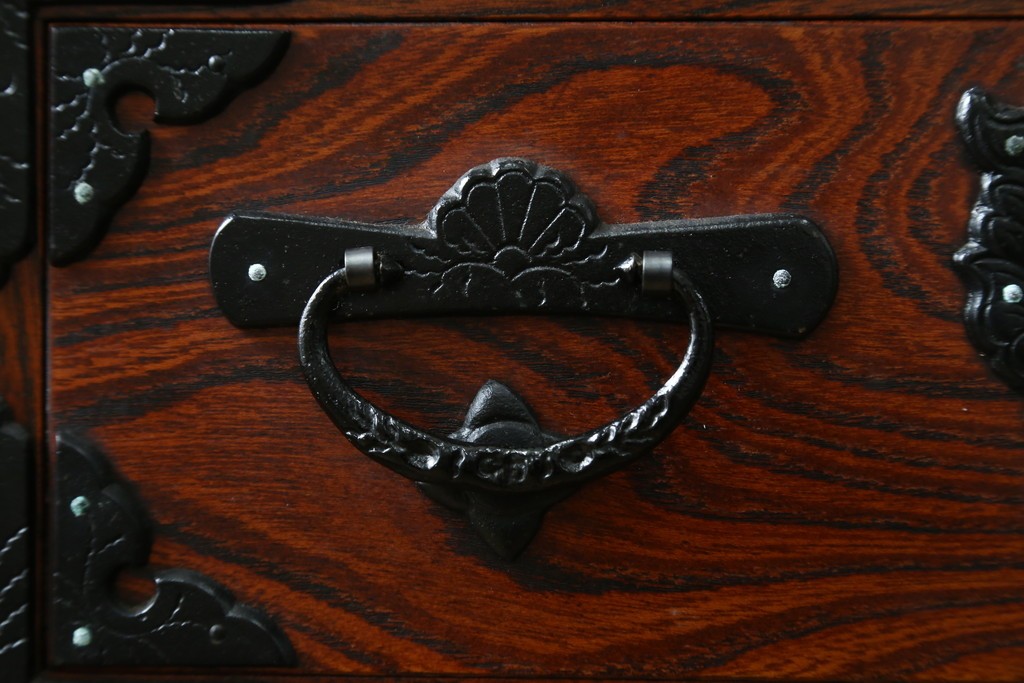 中古　美品　菊幸　岩谷堂箪笥　欅(ケヤキ)材　力強い杢目が目を惹く漆塗りのローボード　(R-087482)