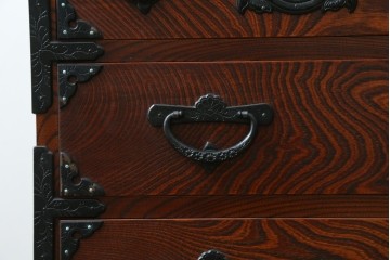 中古　美品　菊幸　岩谷堂箪笥　欅(ケヤキ)材　力強い杢目が目を惹く漆塗りのローボード　(R-087482)