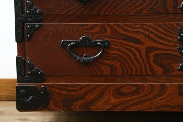 中古　美品　菊幸　岩谷堂箪笥　欅(ケヤキ)材　力強い杢目が目を惹く漆塗りのローボード　(R-087482)