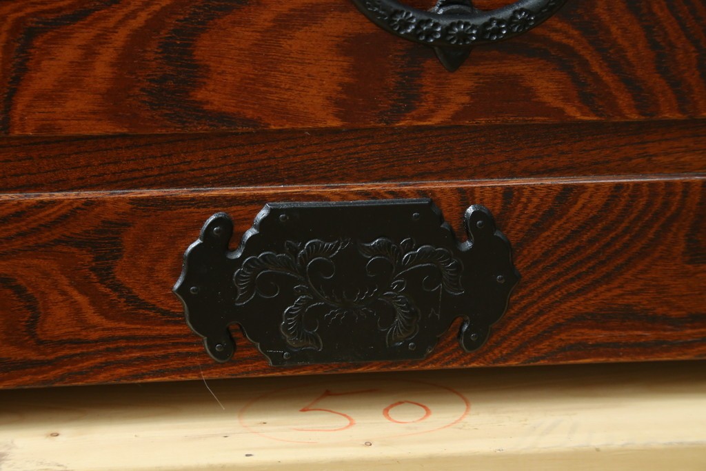 中古　美品　菊幸　岩谷堂箪笥　欅(ケヤキ)材　力強い杢目が目を惹く漆塗りのローボード　(R-087482)