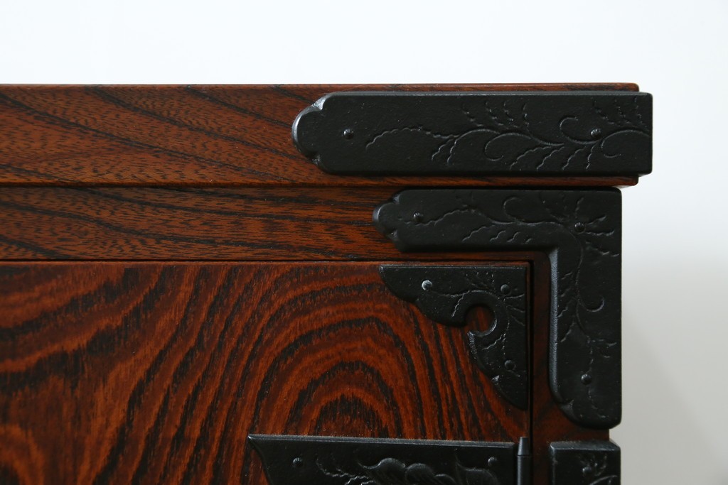 中古　美品　菊幸　岩谷堂箪笥　欅(ケヤキ)材　力強い杢目が目を惹く漆塗りのローボード　(R-087482)