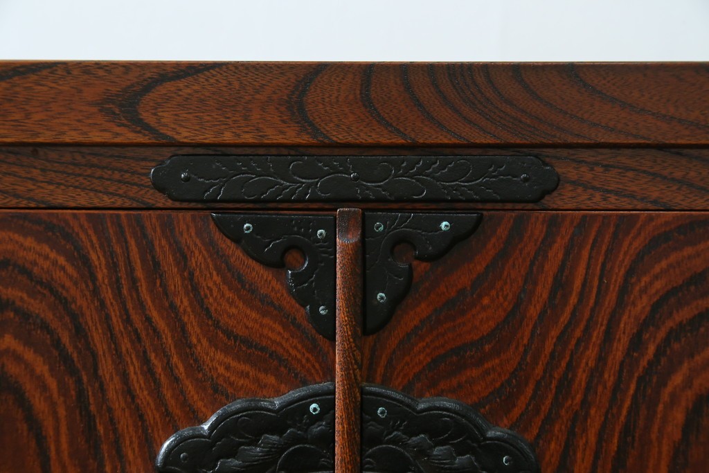 中古　美品　菊幸　岩谷堂箪笥　欅(ケヤキ)材　力強い杢目が目を惹く漆塗りのローボード　(R-087482)