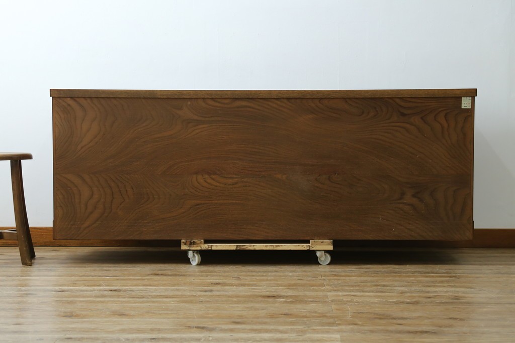 中古　美品　菊幸　岩谷堂箪笥　欅(ケヤキ)材　力強い杢目が目を惹く漆塗りのローボード　(R-087482)