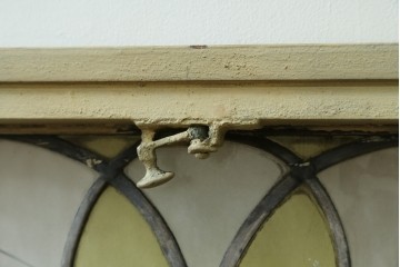 アンティーク建具　希少!!　大正ロマンの趣漂う洋館のステンドグラス入り窓　(R-087483)