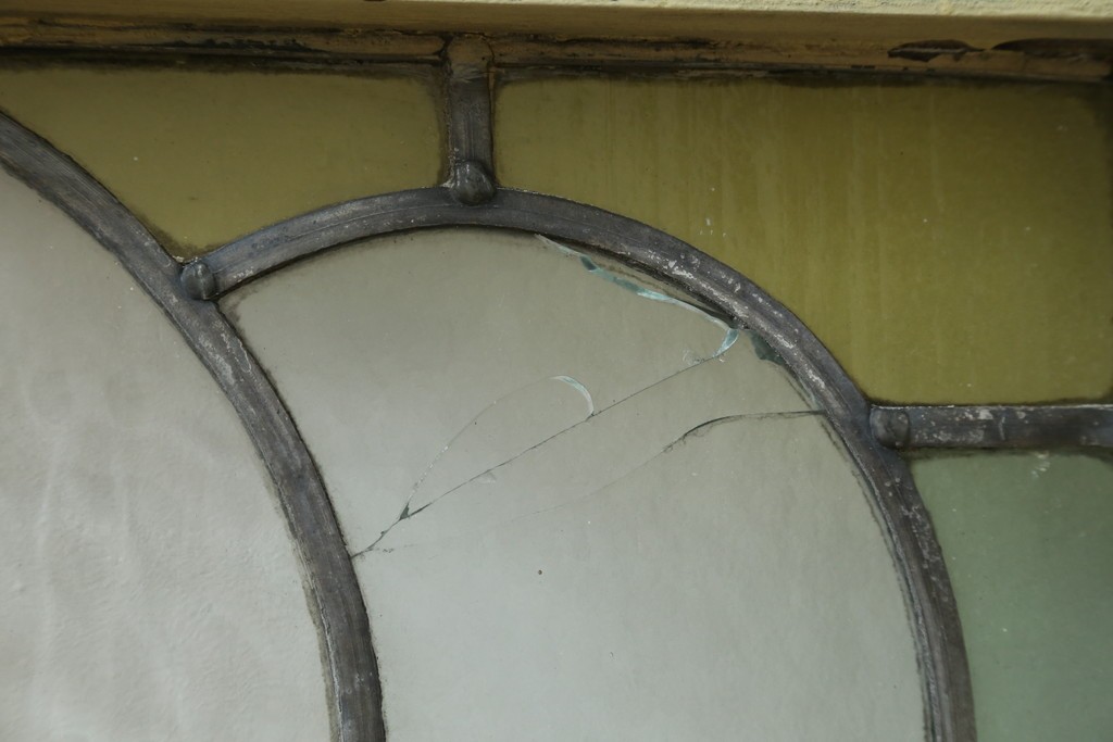 アンティーク建具　希少!!　大正ロマンの趣漂う洋館のステンドグラス入り窓　(R-087483)