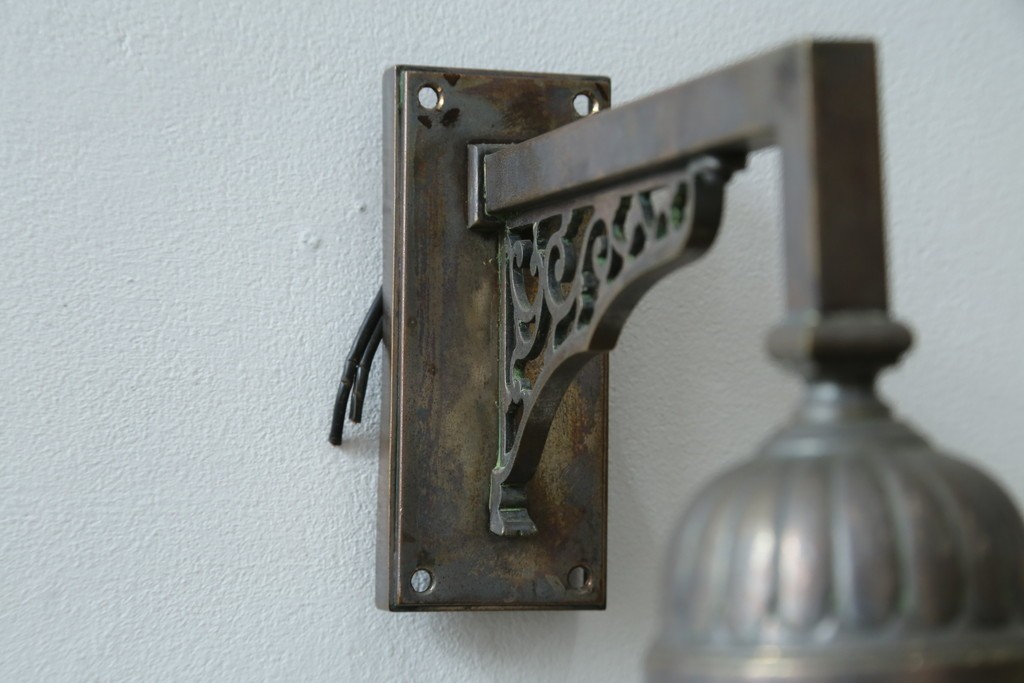 和製アンティーク　乳白色シェードのウォールライト　(R-087486)