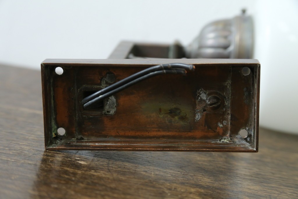 和製アンティーク　乳白色シェードのウォールライト　(R-087486)