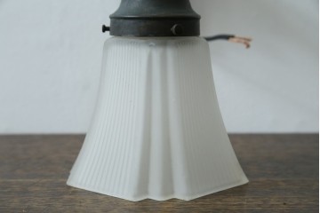 和製アンティーク　ほんのり透ける乳白色ガラスシェードのウォールライト　(R-087487)