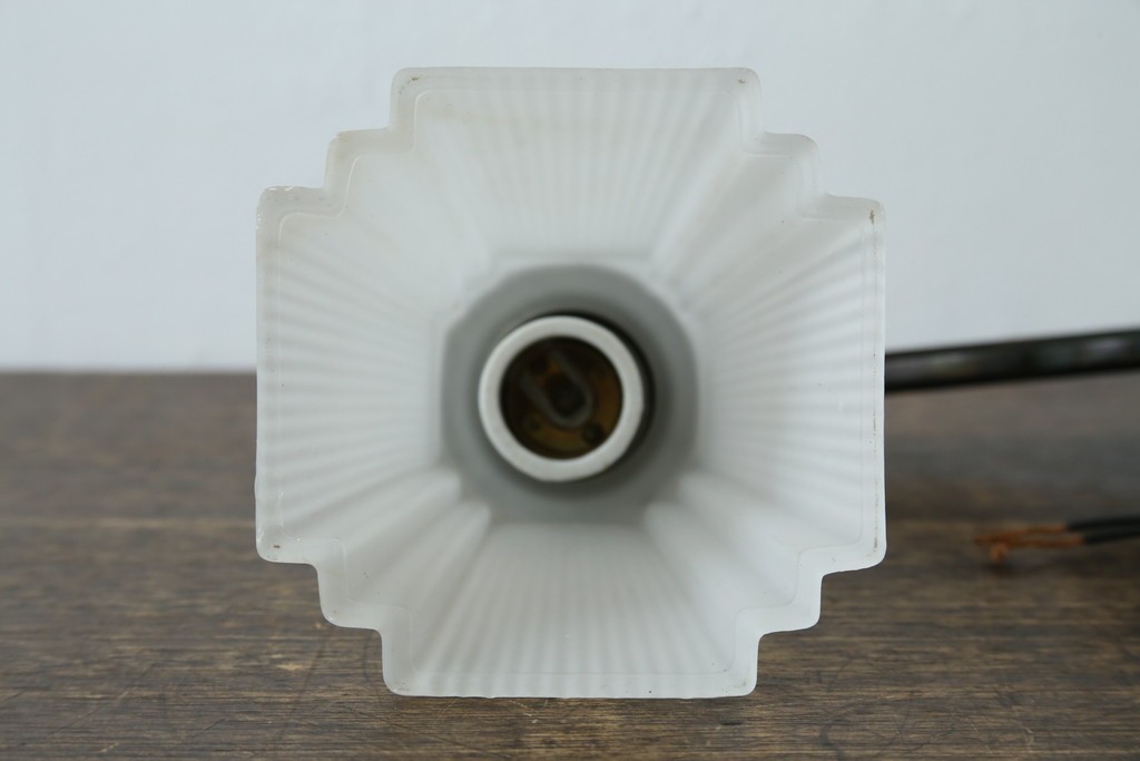 和製アンティーク　ほんのり透ける乳白色ガラスシェードのウォールライト　(R-087487)