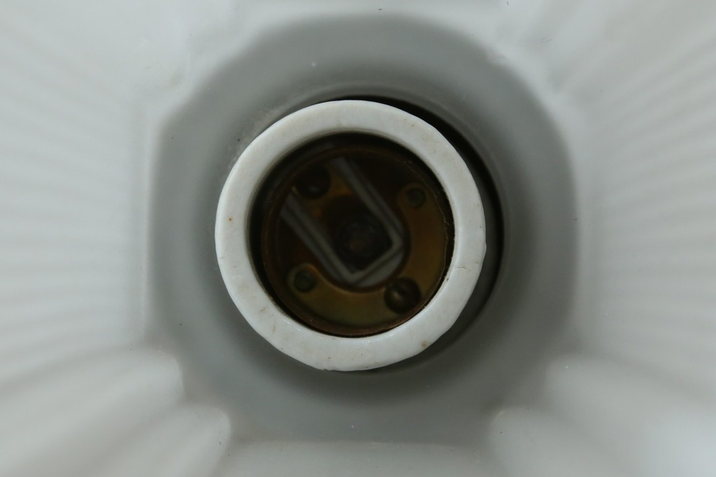 和製アンティーク　ほんのり透ける乳白色ガラスシェードのウォールライト　(R-087487)