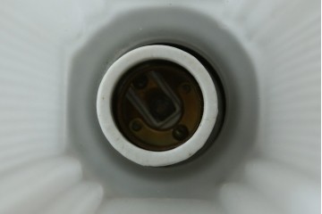 和製アンティーク　ほんのり透ける乳白色ガラスシェードのウォールライト　(R-087487)