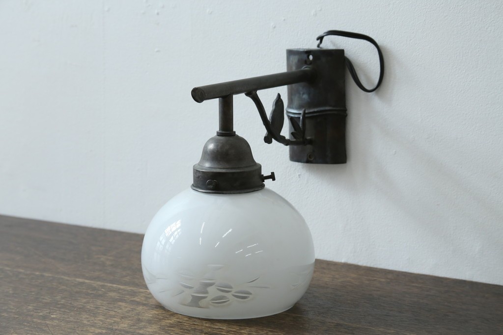 和製アンティーク　アームの意匠と切子細工が魅力のウォールライト　(R-087488)