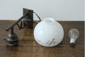 和製アンティーク　アームの意匠と切子細工が魅力のウォールライト　(R-087488)
