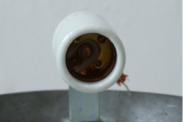 和製アンティーク　やわらかな灯りを広げる丸型ガラスシェード×木製台座のシーリングライト　(R-087490)