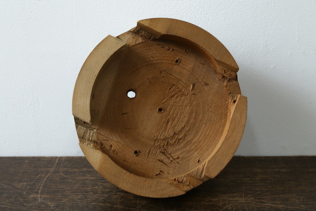 和製アンティーク　やわらかな灯りを広げる丸型ガラスシェード×木製台座のシーリングライト　(R-087490)