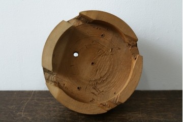 和製アンティーク　やわらかな灯りを広げる丸型ガラスシェード×木製台座のシーリングライト　(R-087490)