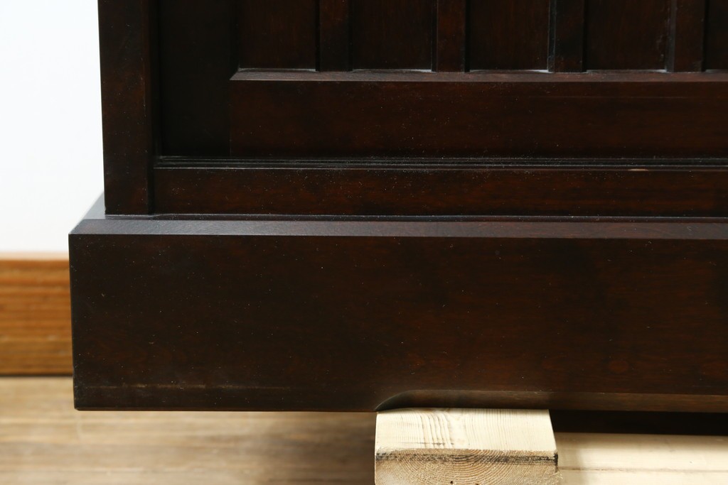 中古　希少な廃番品　北海道民芸家具　格子意匠が印象的な本棚　(R-087491)