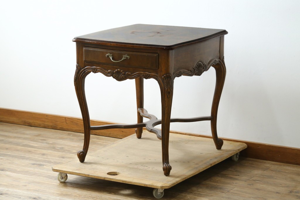 中古　DREXEL HERITAGE(ドレクセルヘリテイジ)　優雅な曲線が美しいサイドテーブル　(R-087493)