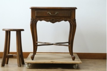 中古　DREXEL HERITAGE(ドレクセルヘリテイジ)　優雅な曲線が美しいサイドテーブル　(R-087493)