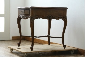 中古　DREXEL HERITAGE(ドレクセルヘリテイジ)　優雅な曲線が美しいサイドテーブル　(R-087493)