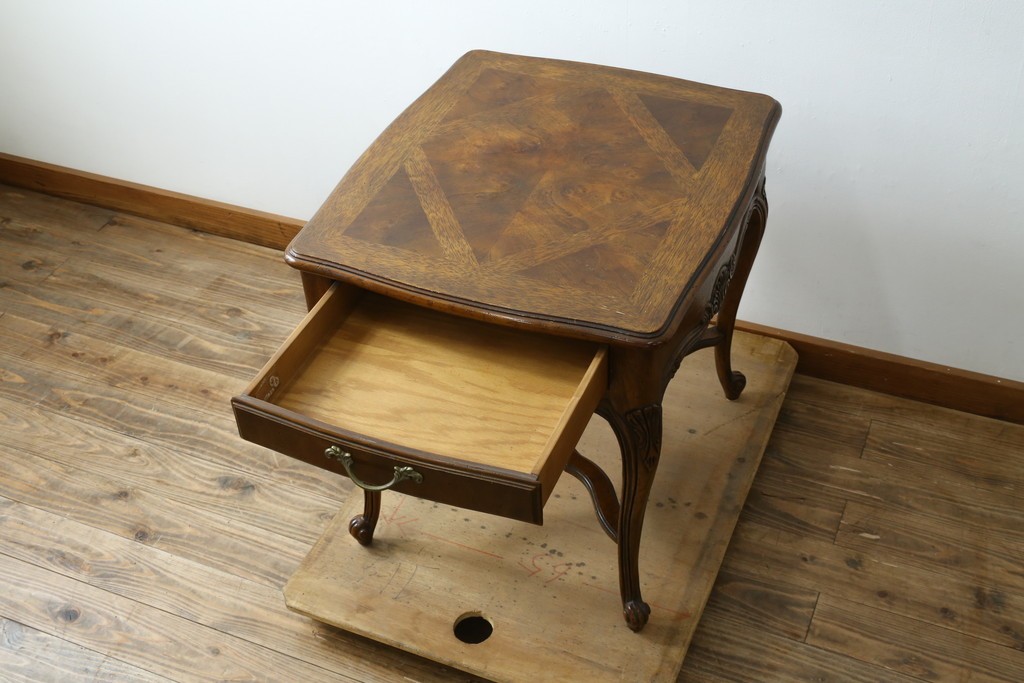 中古　DREXEL HERITAGE(ドレクセルヘリテイジ)　優雅な曲線が美しいサイドテーブル　(R-087493)