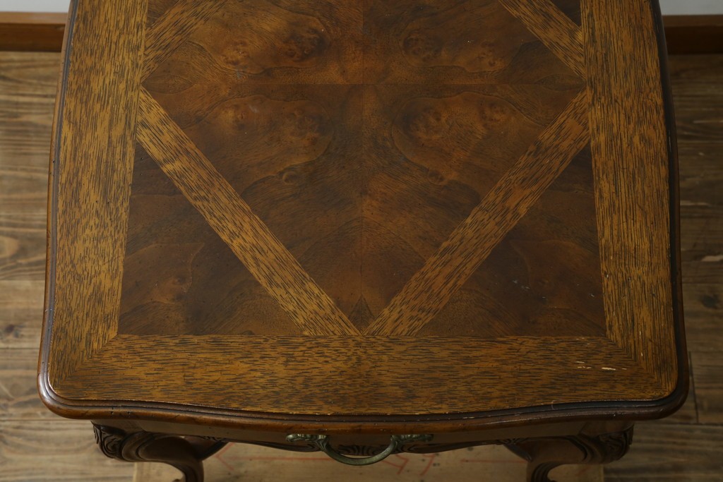 中古　DREXEL HERITAGE(ドレクセルヘリテイジ)　優雅な曲線が美しいサイドテーブル　(R-087493)