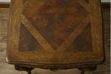 中古　DREXEL HERITAGE(ドレクセルヘリテイジ)　優雅な曲線が美しいサイドテーブル　(R-087493)