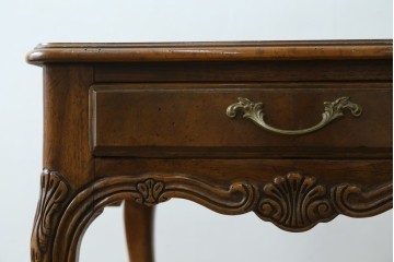 中古　DREXEL HERITAGE(ドレクセルヘリテイジ)　優雅な曲線が美しいサイドテーブル　(R-087493)