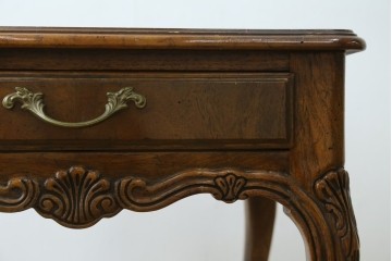 中古　DREXEL HERITAGE(ドレクセルヘリテイジ)　優雅な曲線が美しいサイドテーブル　(R-087493)