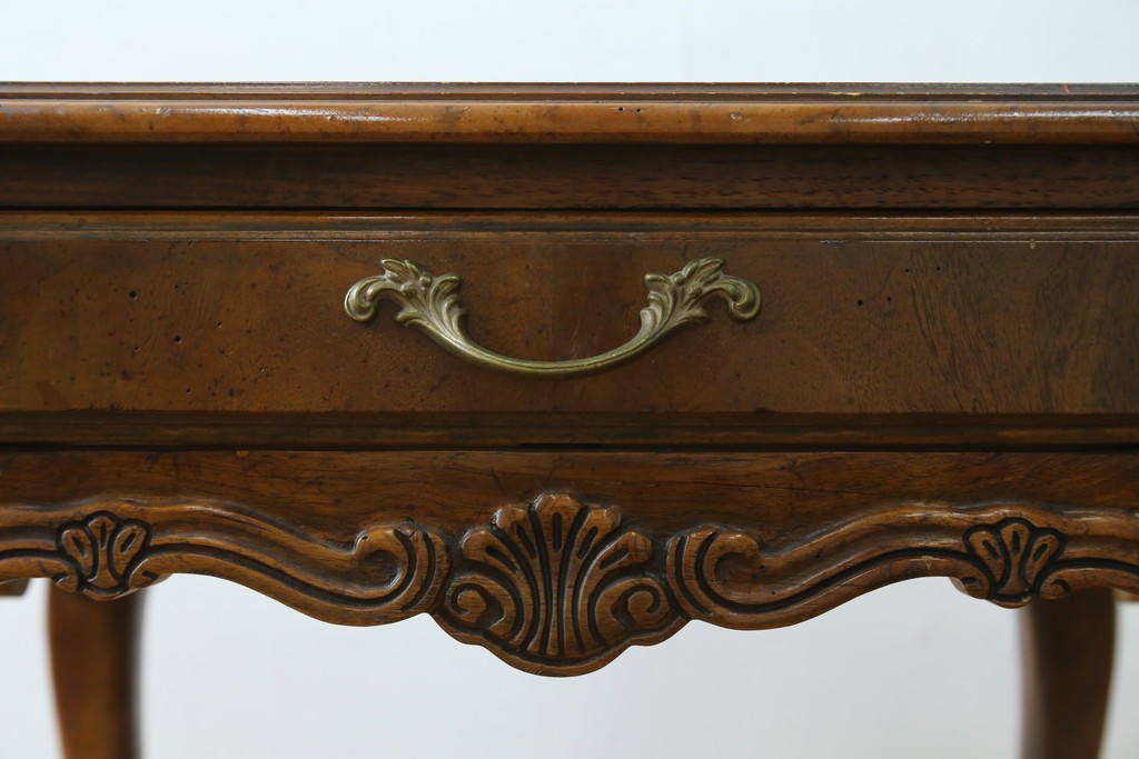 中古　DREXEL HERITAGE(ドレクセルヘリテイジ)　優雅な曲線が美しいサイドテーブル　(R-087493)