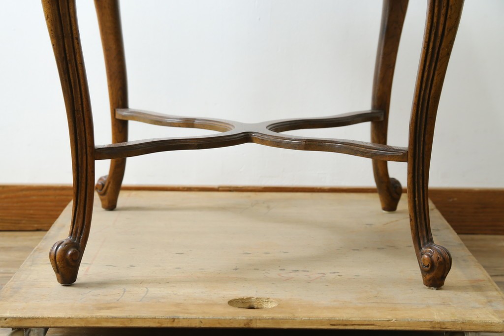 中古　DREXEL HERITAGE(ドレクセルヘリテイジ)　優雅な曲線が美しいサイドテーブル　(R-087493)