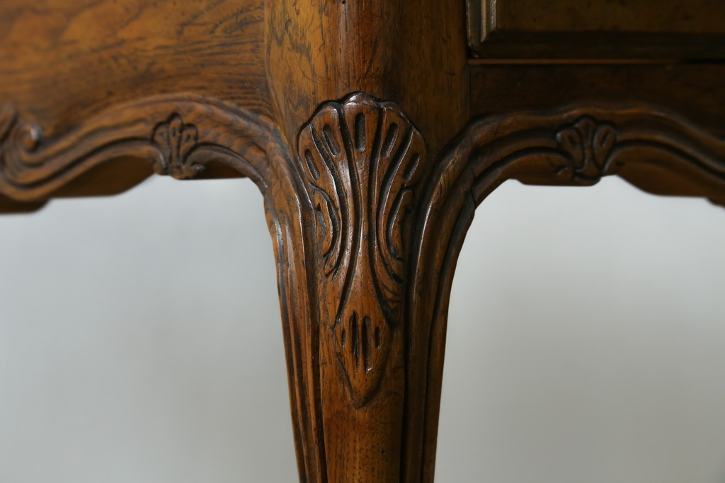 中古　DREXEL HERITAGE(ドレクセルヘリテイジ)　優雅な曲線が美しいサイドテーブル　(R-087493)