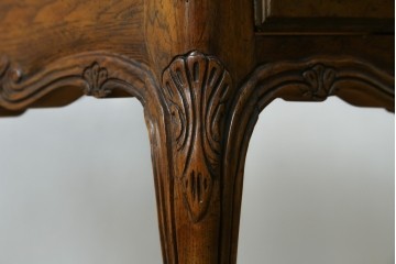 中古　DREXEL HERITAGE(ドレクセルヘリテイジ)　優雅な曲線が美しいサイドテーブル　(R-087493)