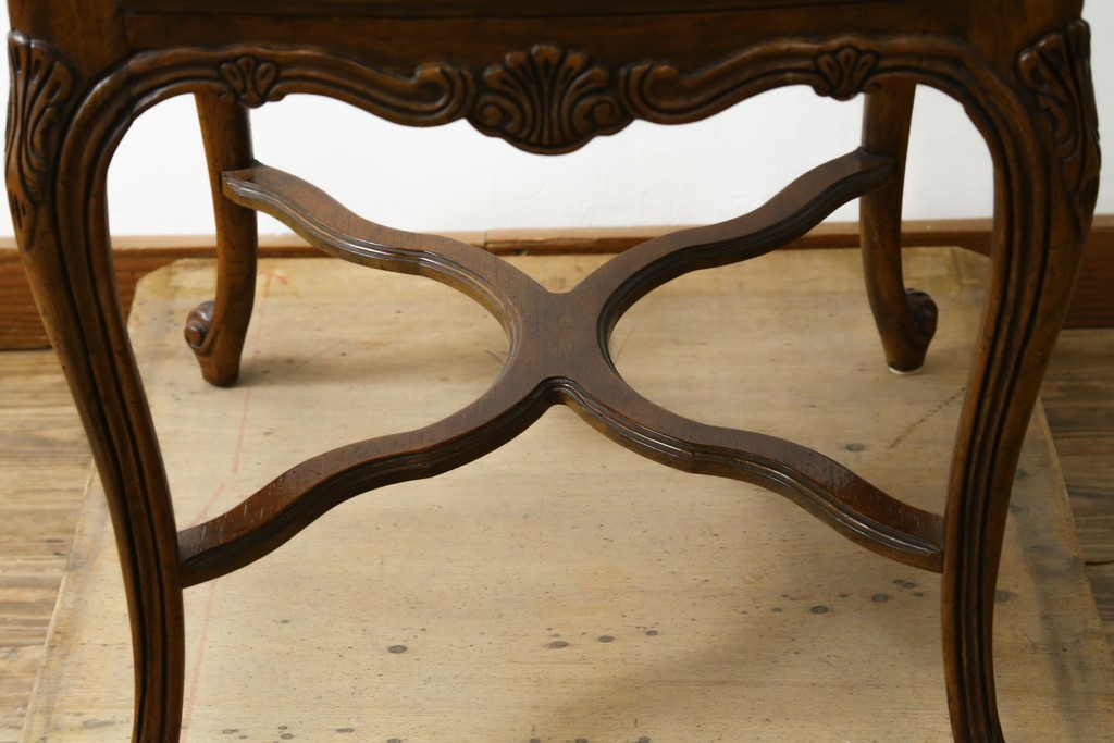 中古　DREXEL HERITAGE(ドレクセルヘリテイジ)　優雅な曲線が美しいサイドテーブル　(R-087493)