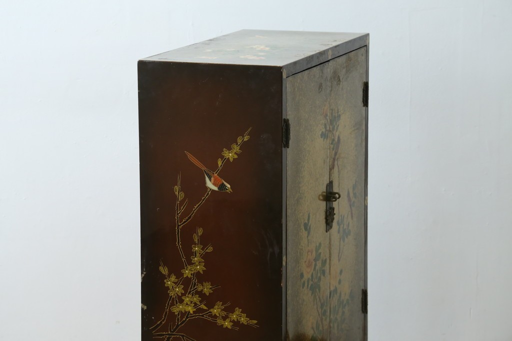 アジアンヴィンテージ　オリエンタル　花鳥文様が美しい収納棚　(R-087494)