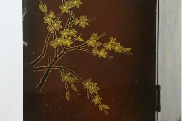 アジアンヴィンテージ　オリエンタル　花鳥文様が美しい収納棚　(R-087494)