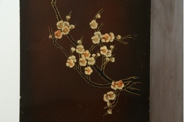 アジアンヴィンテージ　オリエンタル　花鳥文様が美しい収納棚　(R-087494)