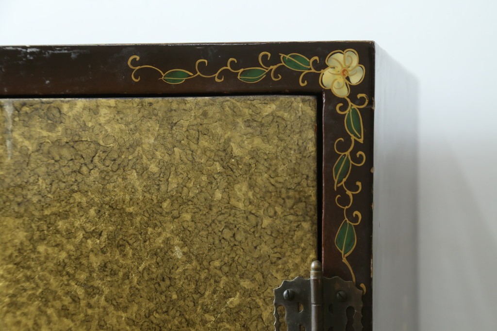 アジアンヴィンテージ　オリエンタル　花鳥文様が美しい収納棚　(R-087494)